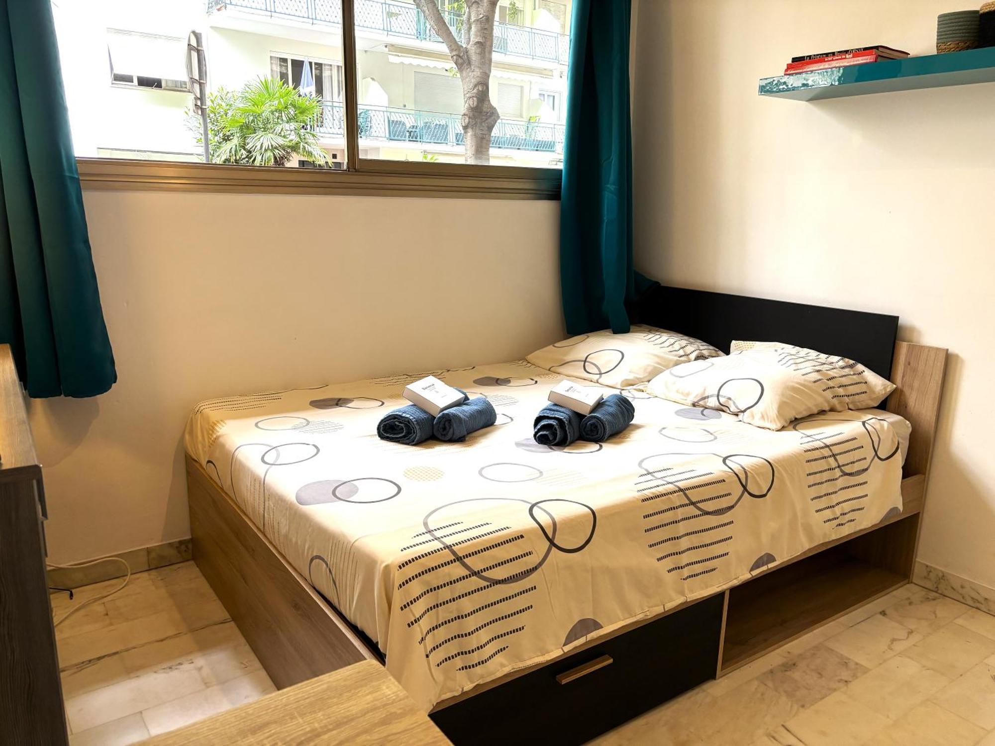 Apartment Cannes Center Wifi Ac 100 M From Croisette Behind Martinez Hotel